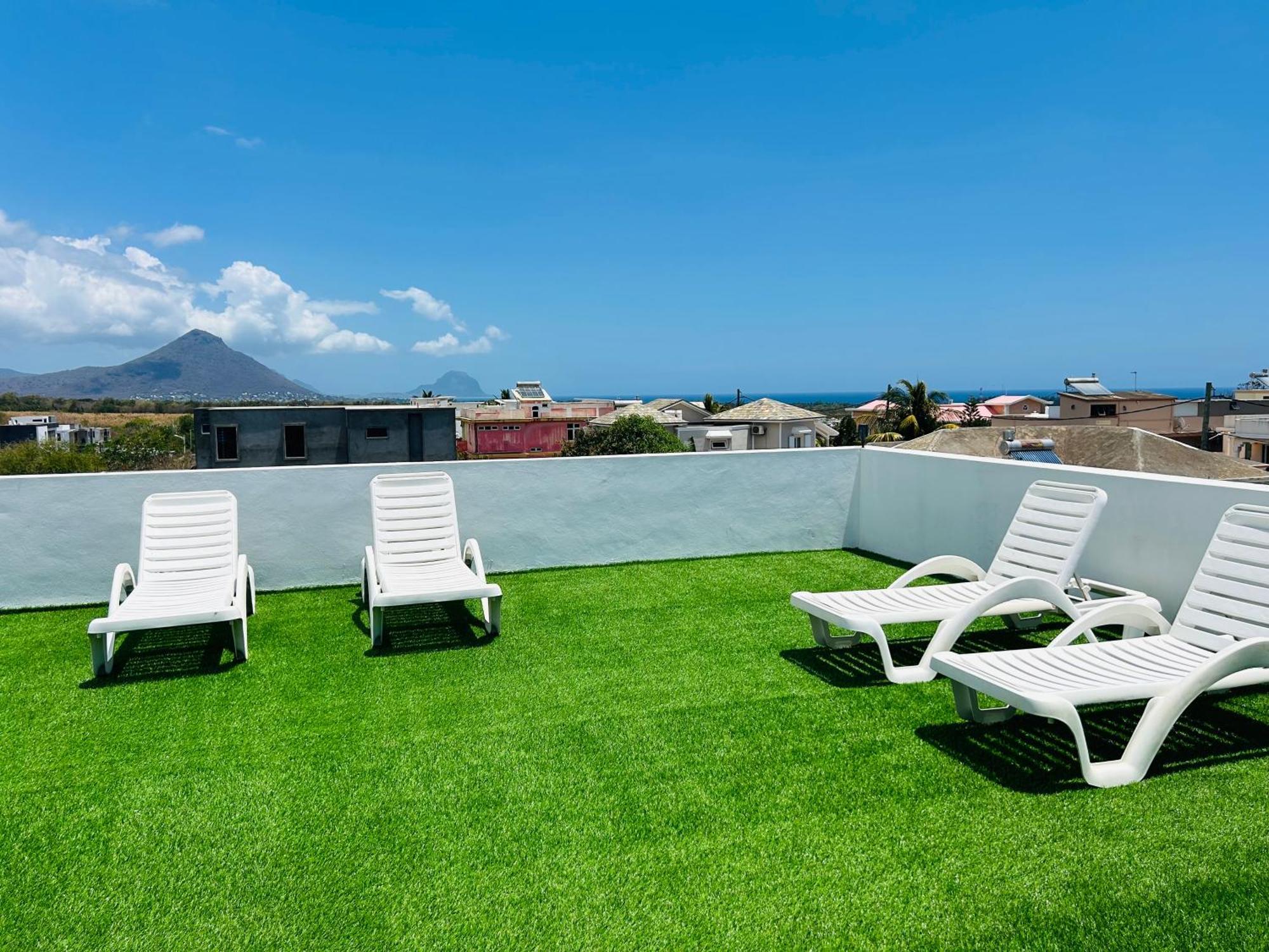 Amazing Sunset View Rooftop. Flic en Flac Exterior photo